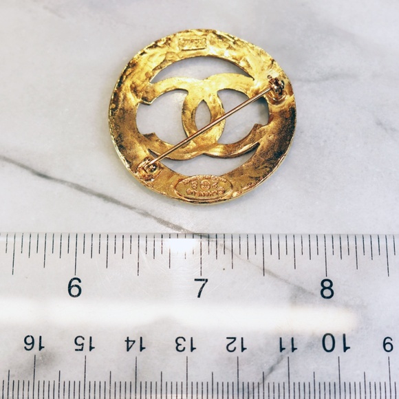Chanel CC Logo Paris Gold Plated Brooch - Picture 8 of 14
